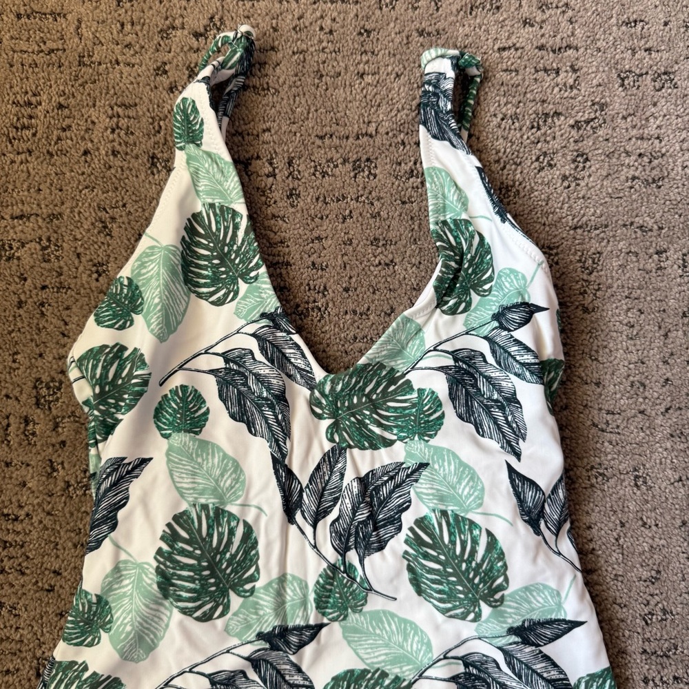 Cupshe Green Leaf Print One Piece Swimsuit - Picture 2 of 5